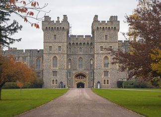 Khám phá vẻ đẹp cổ kính của lâu đài Windsor khi du lịch Anh